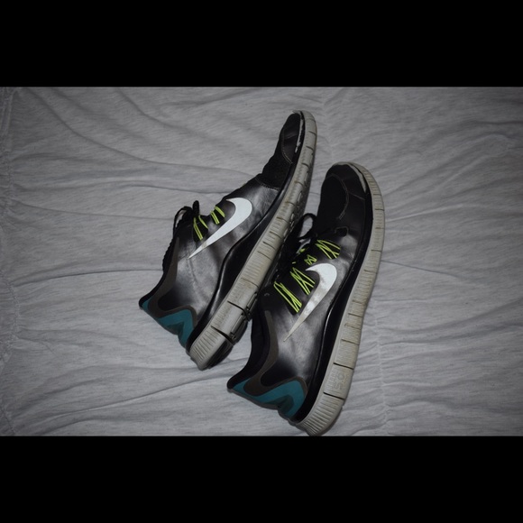 Women’s Nike Shoes - Picture 2 of 6